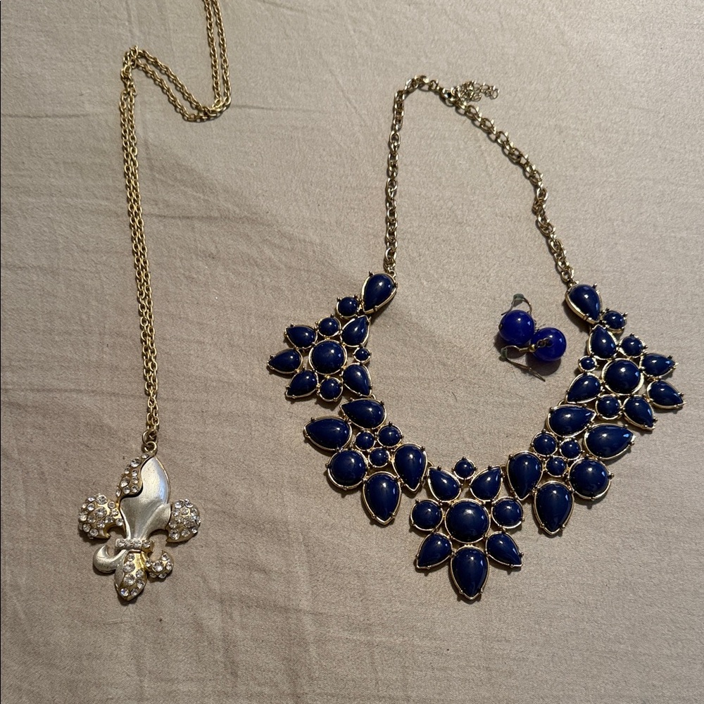 Elegant Blue and Gold Necklace Set.